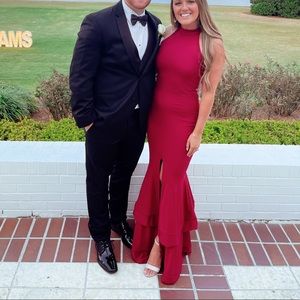 Gorgeous red fitted cocktail dress with a slit. Size Small